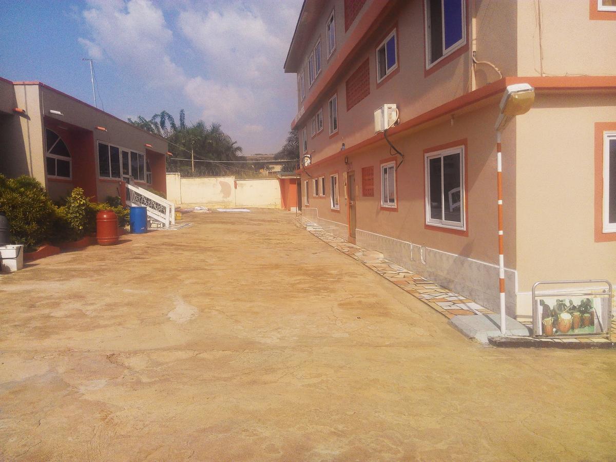 קומסי Open Space Hotel מראה חיצוני תמונה